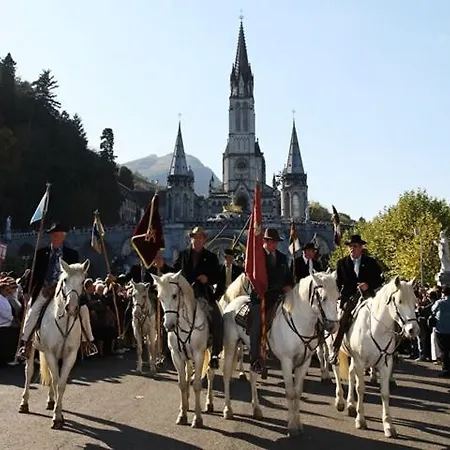 Гостевой дом Du Clos Fleuri Лурд